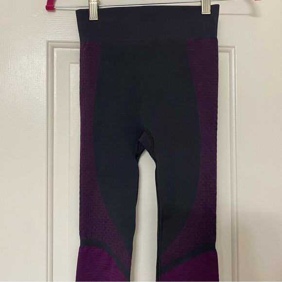 LULULEMON • About That Base Tight Leggings Tender Violet - Picture 7 of 11